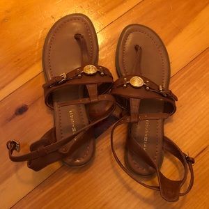 ADORABLE Tan Tommy Sandals with Gold